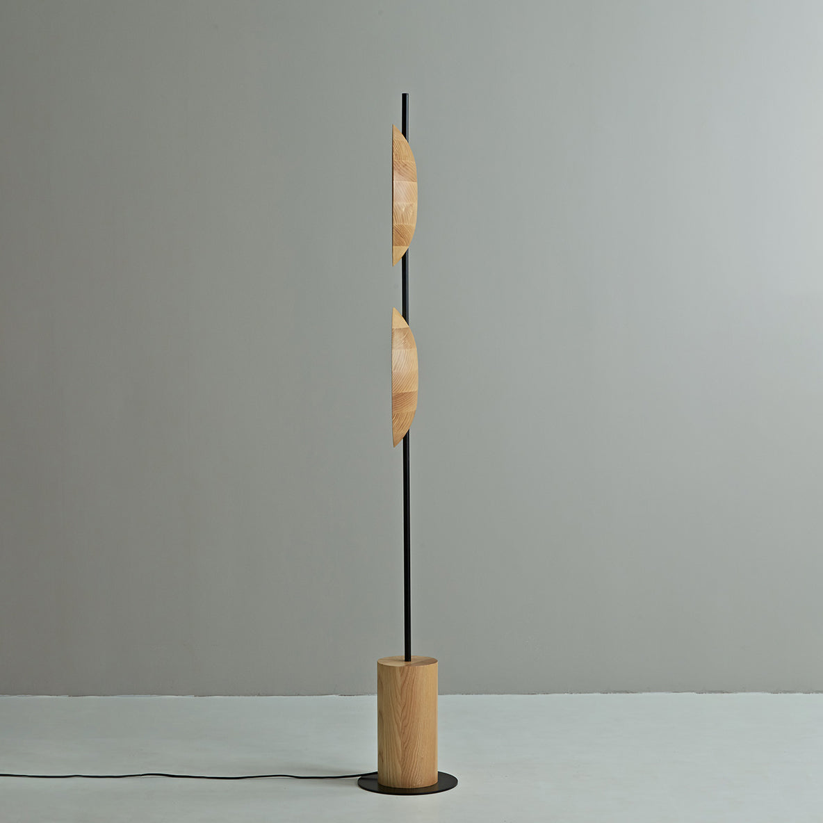 mito-floor-lamp