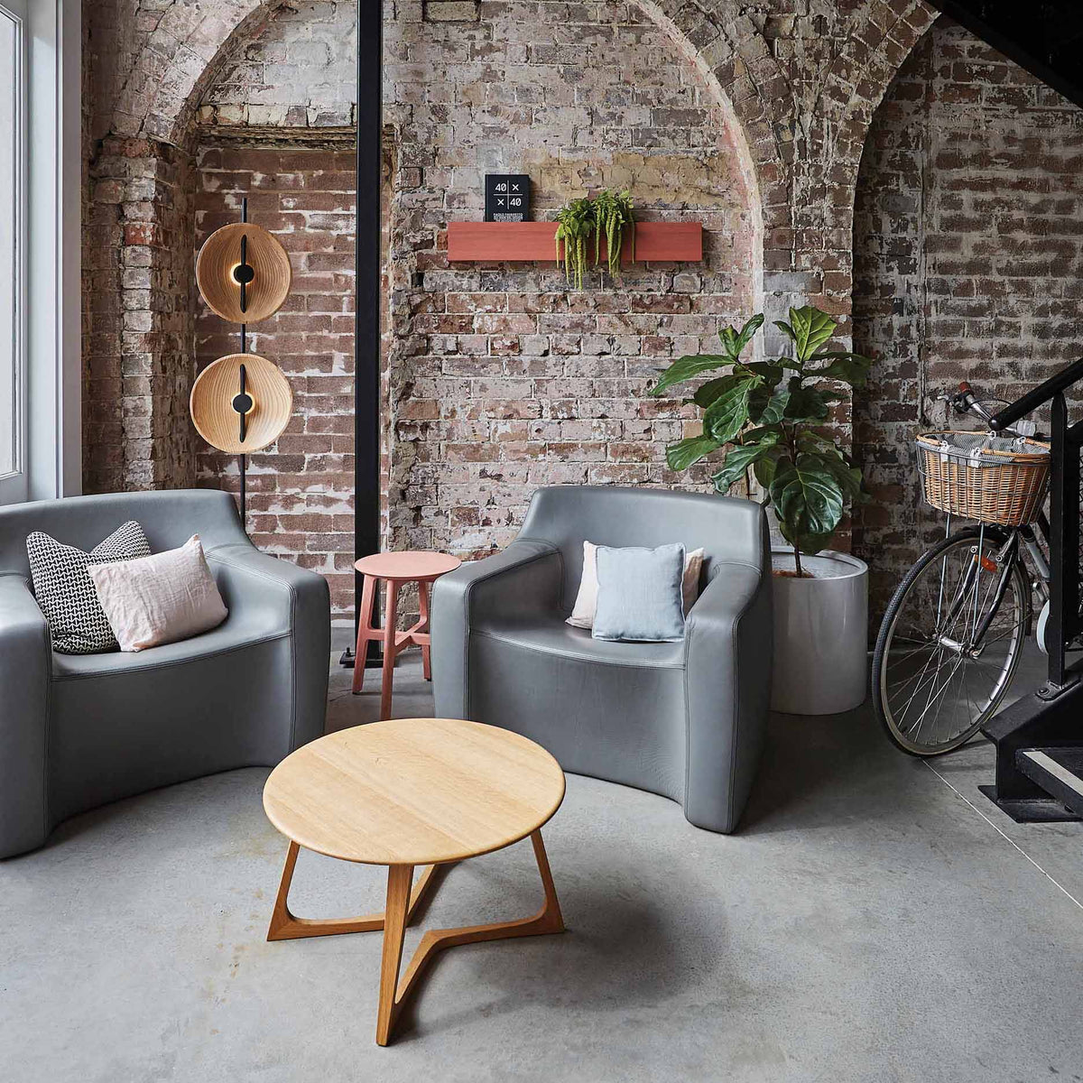 mito-floor-lamp