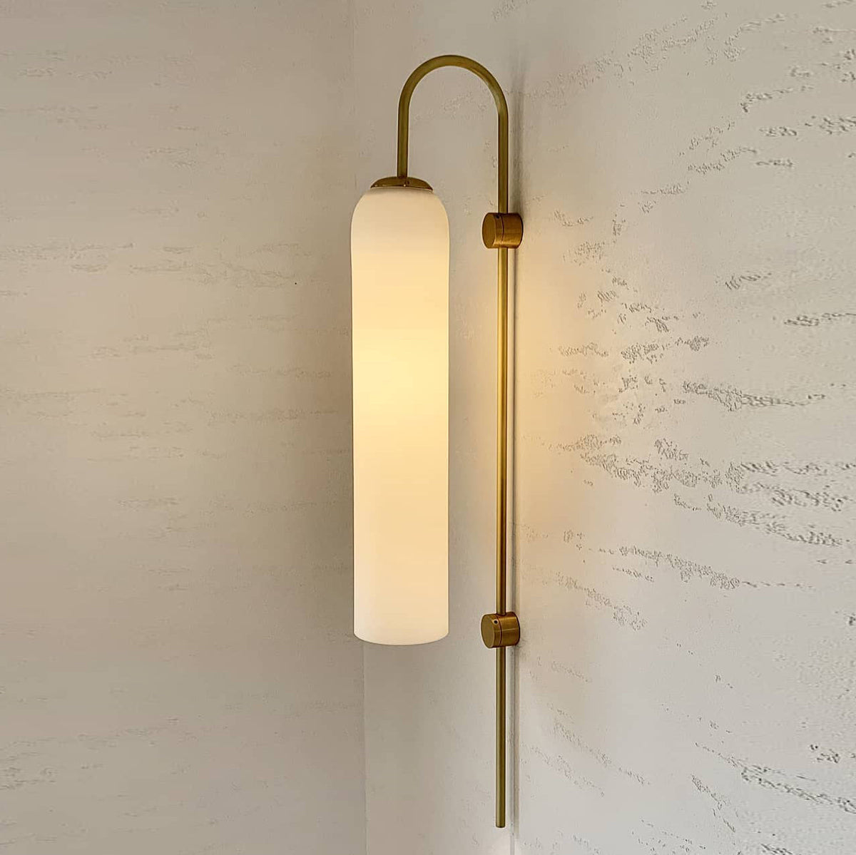 modern-glass-wall-lamp