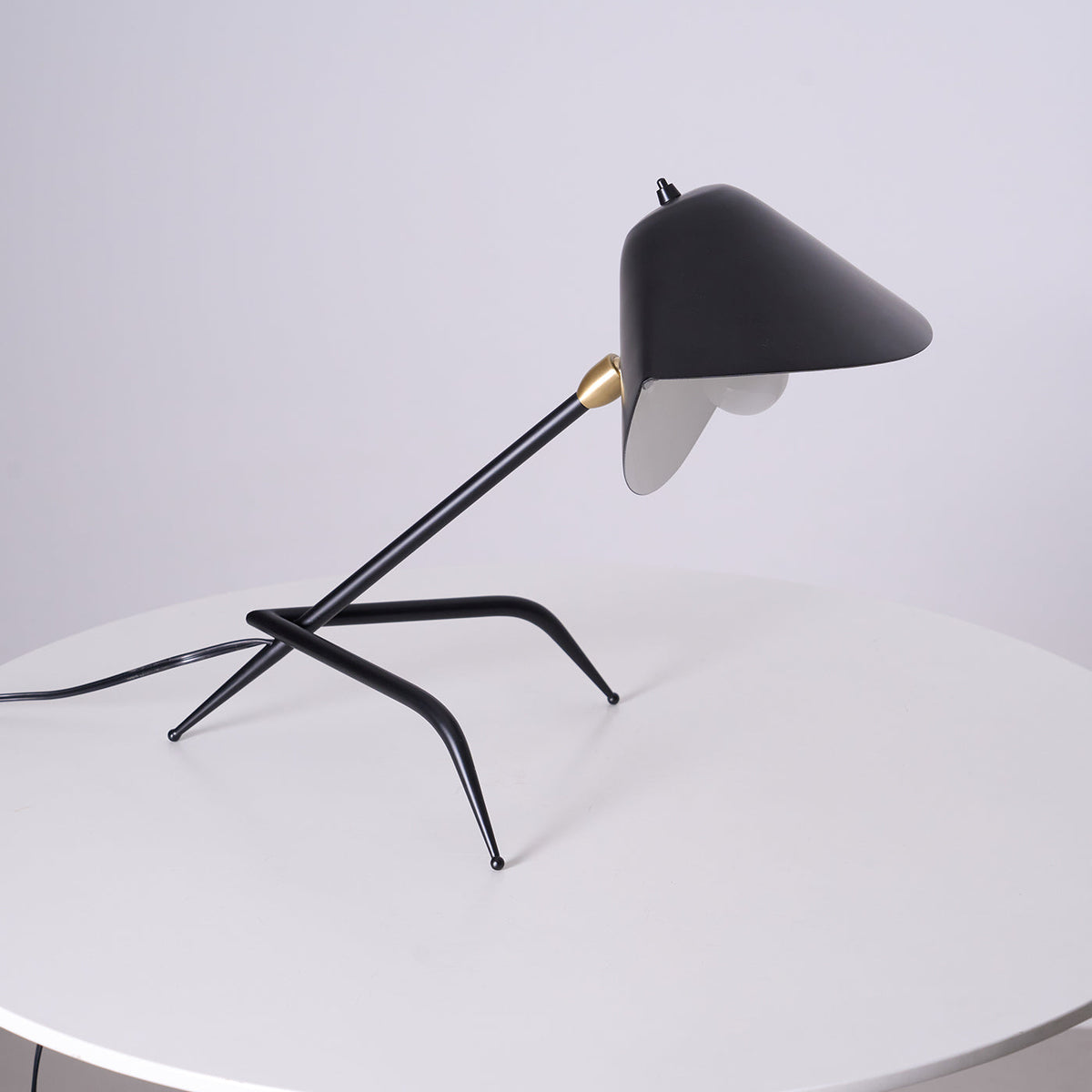 modern-tripod-table-lamp
