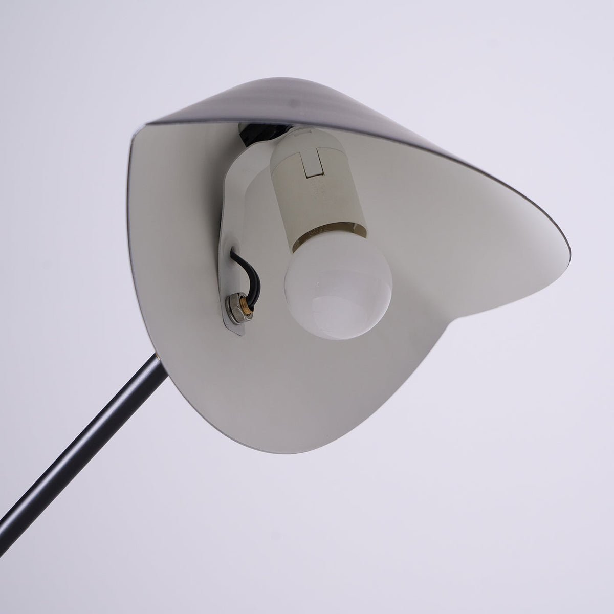 modern-tripod-table-lamp