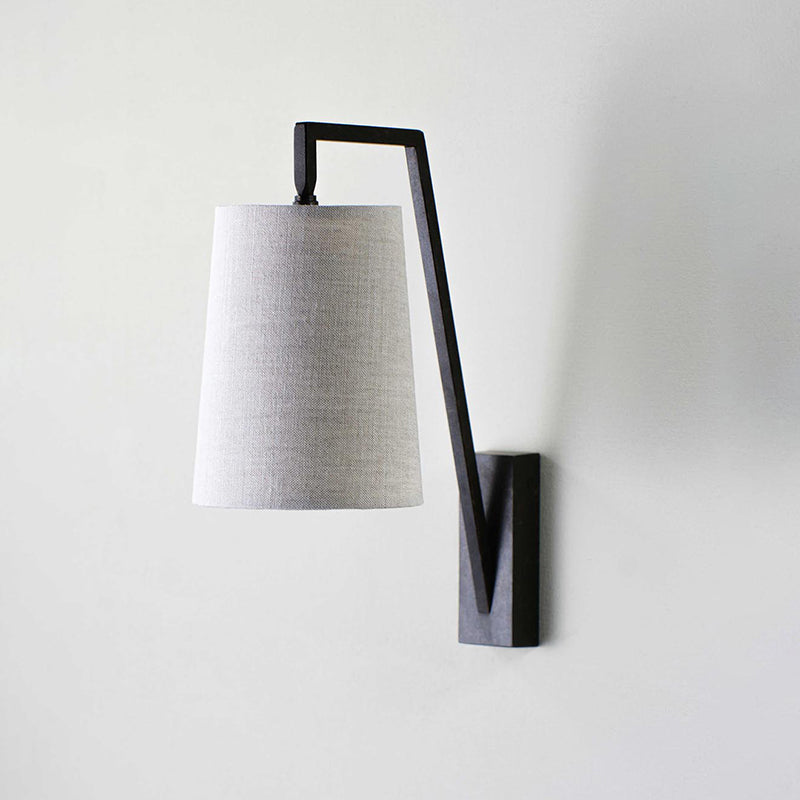 monty-wall-lamp