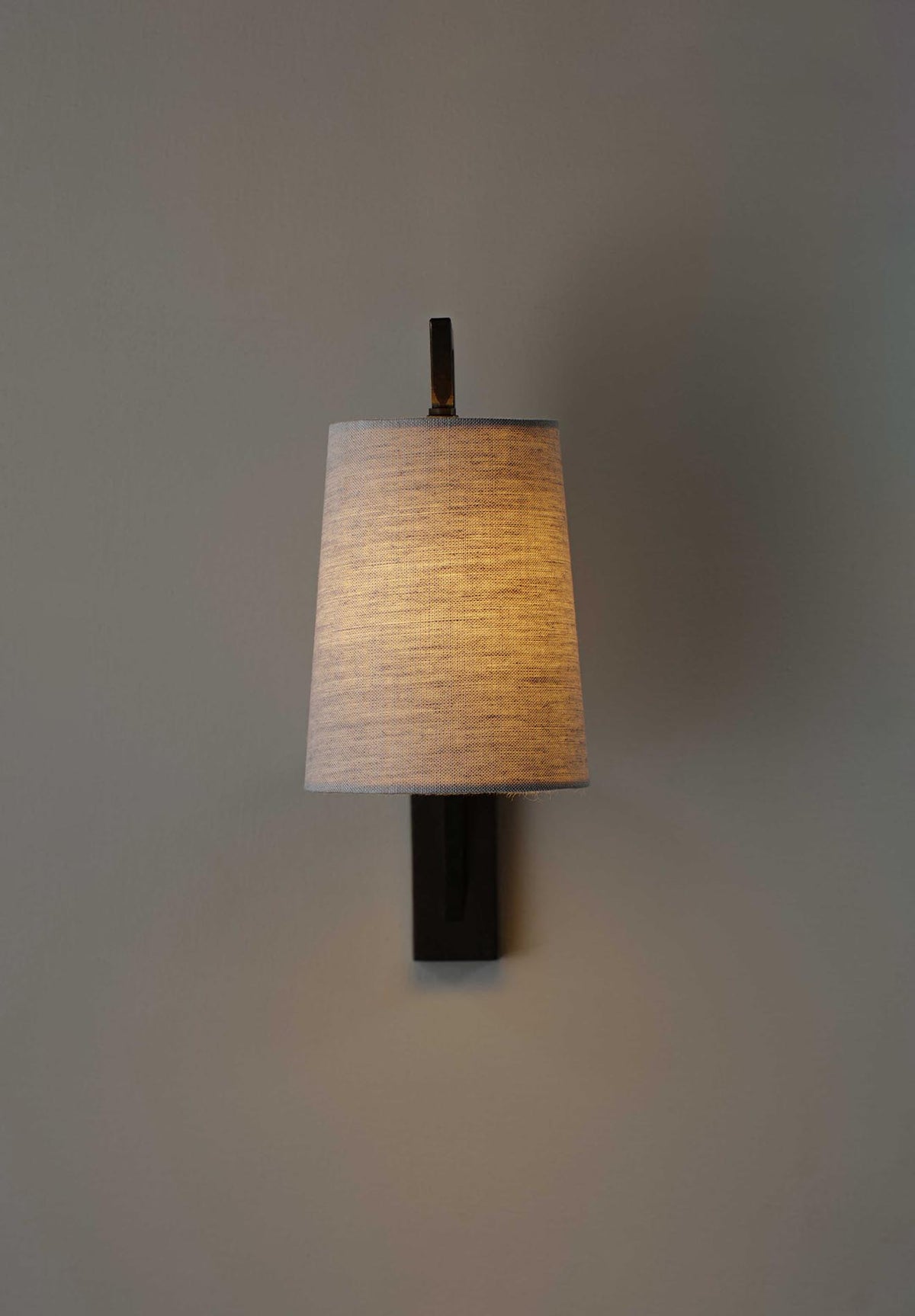 monty-wall-lamp