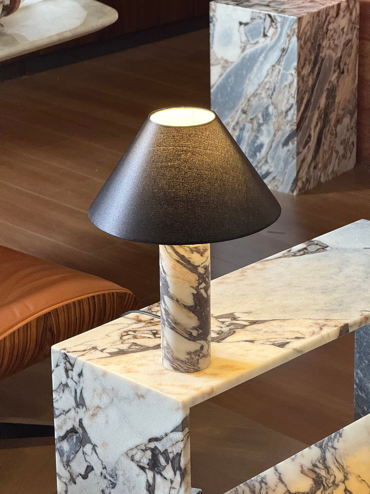 morola-table-lamp