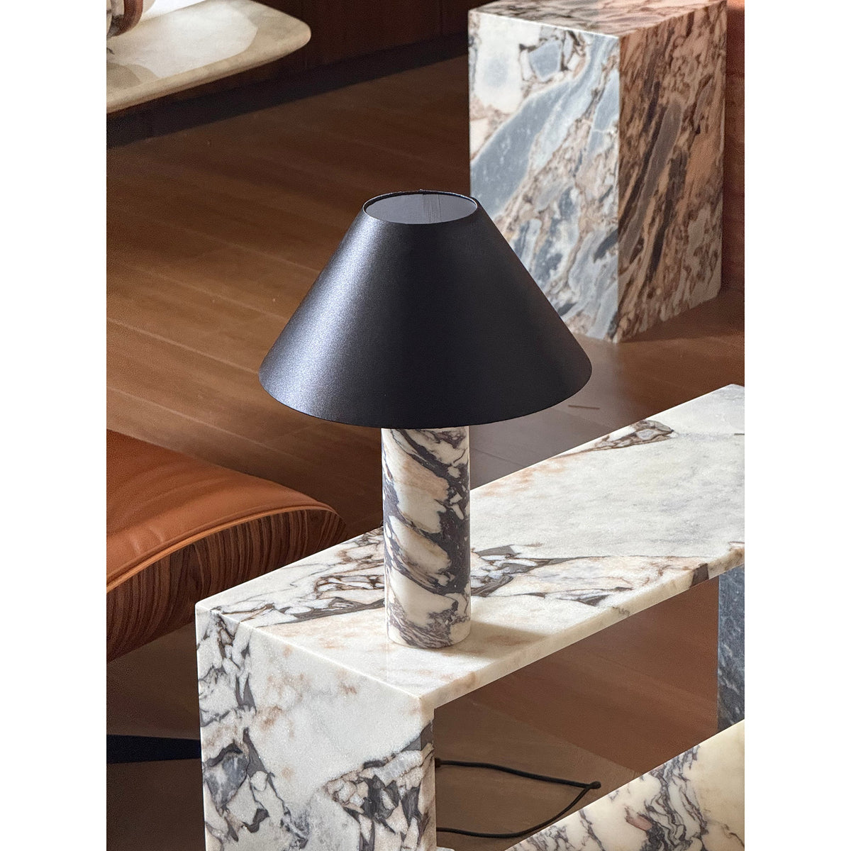 morola-table-lamp