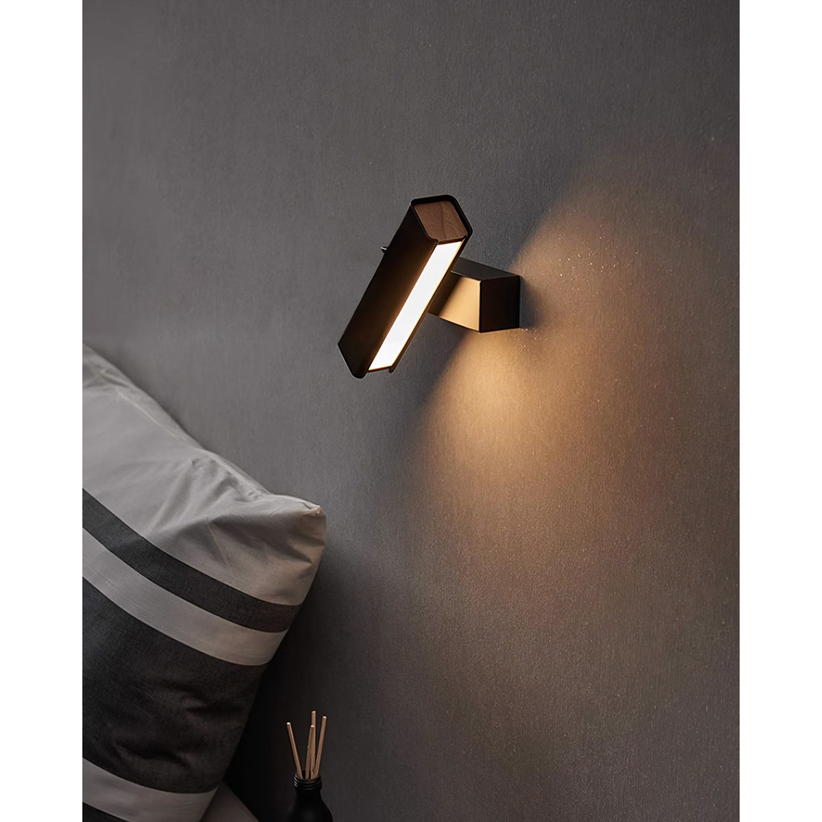pixel-rotating-wall-lamp
