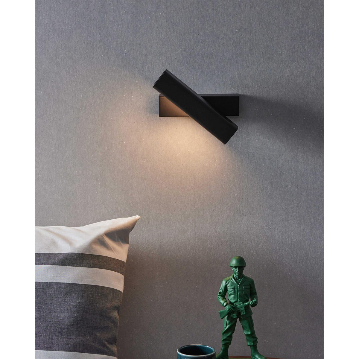 pixel-rotating-wall-lamp