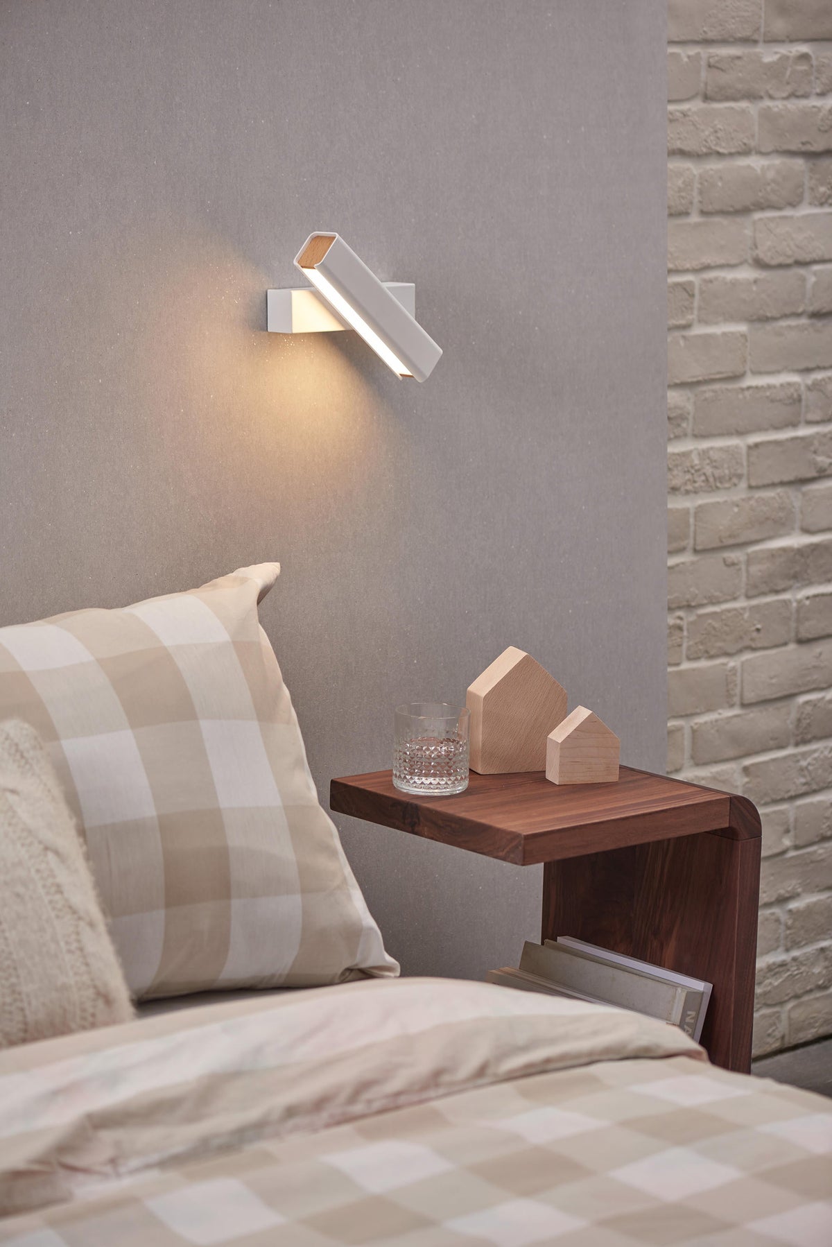 pixel-rotating-wall-lamp