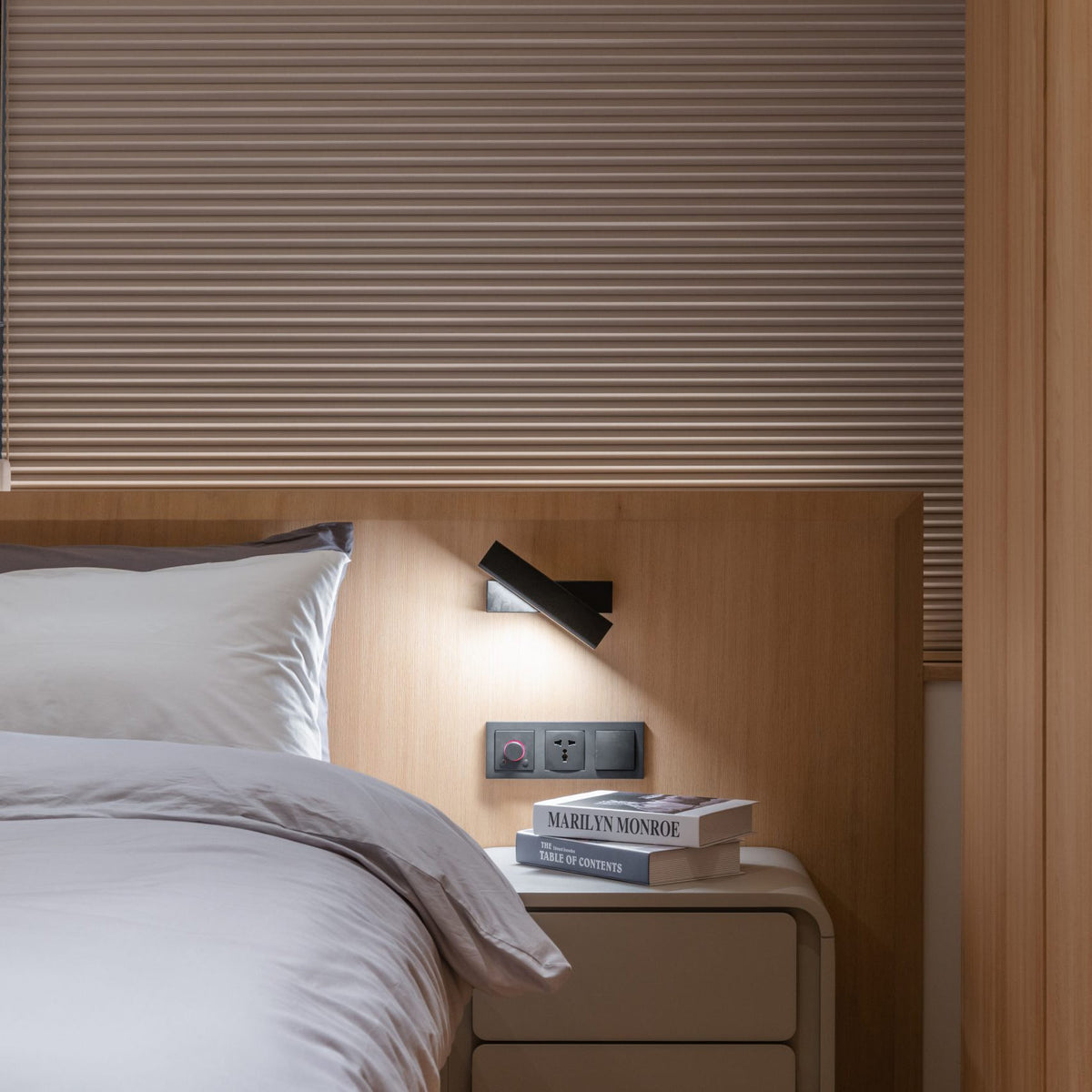 pixel-rotating-wall-lamp