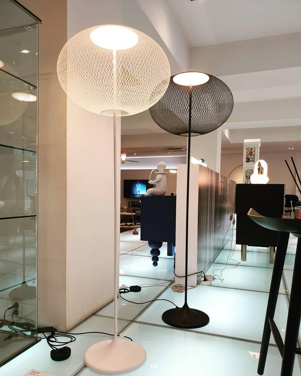 Metallic Meshwork Floor Lamp – Modern Sculptural LED Floor Lamp for Living Room & Bedroom