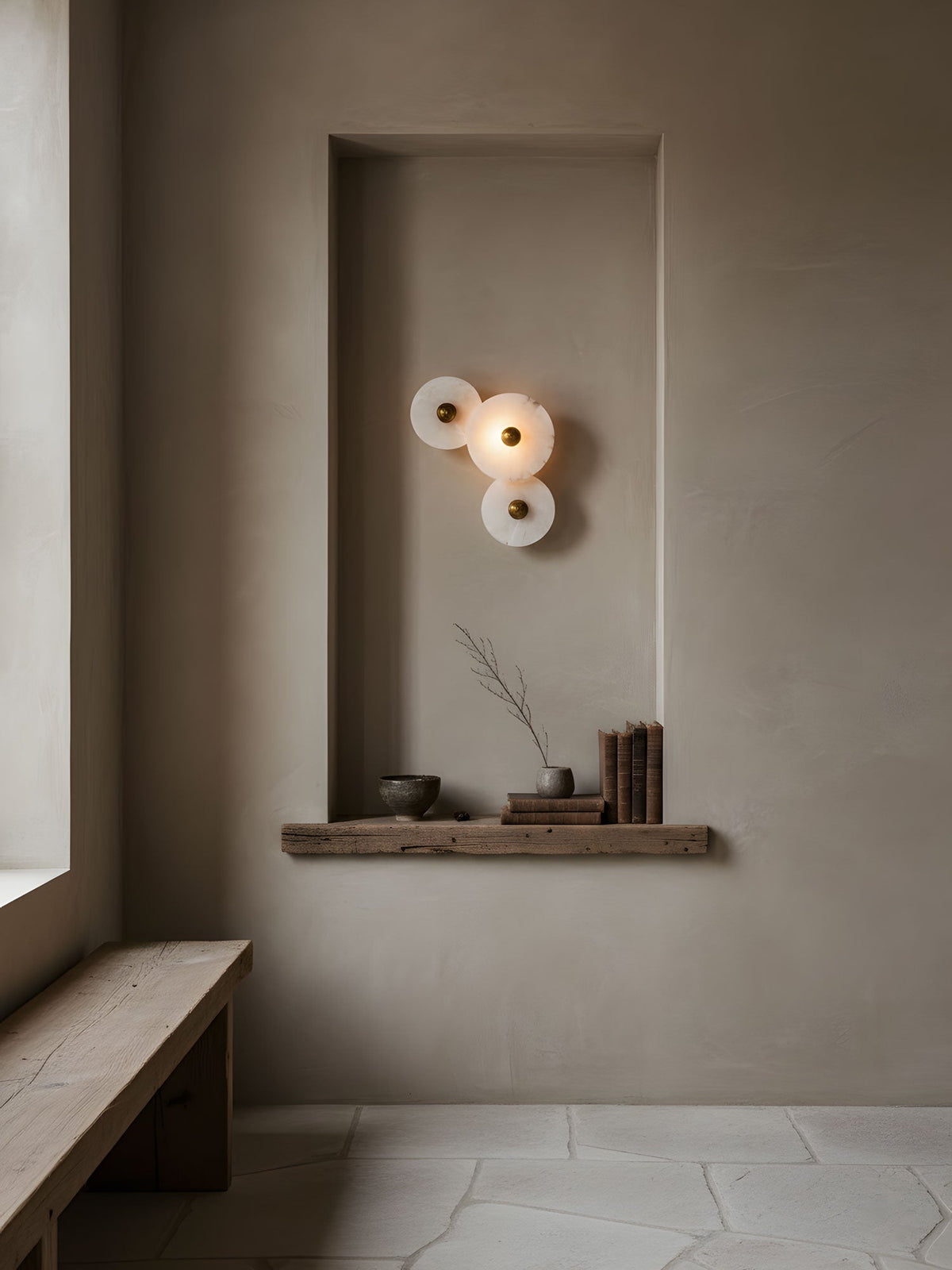 Nayra Alabaster Wall Sconce – Sculpted LED Wall Light in Natural Stone