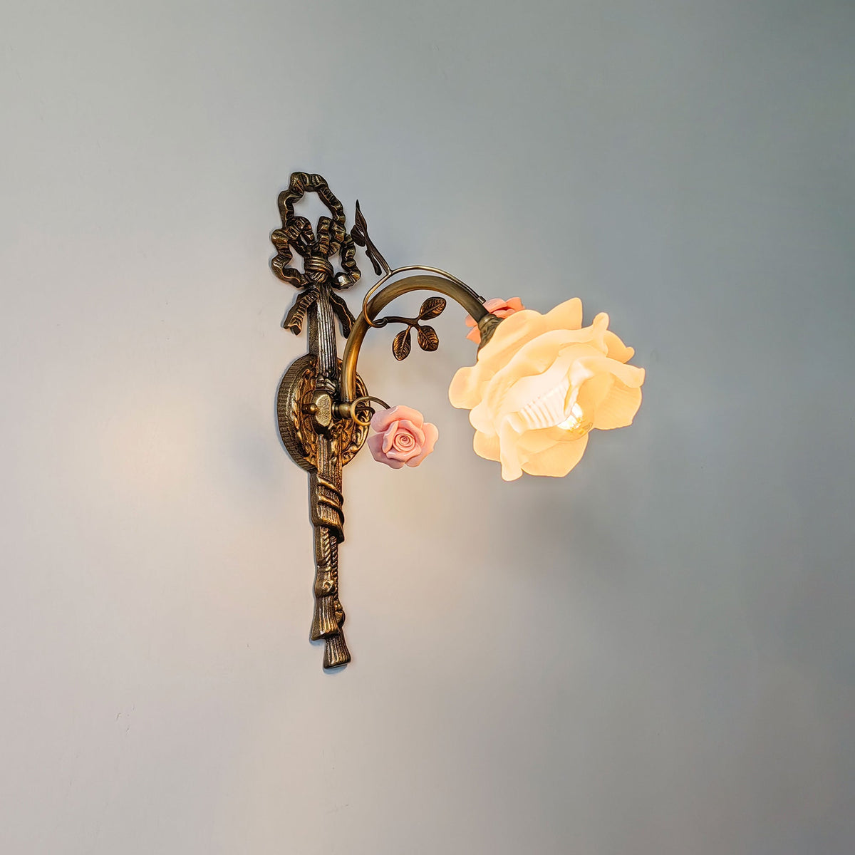 neiman-wall-lamp