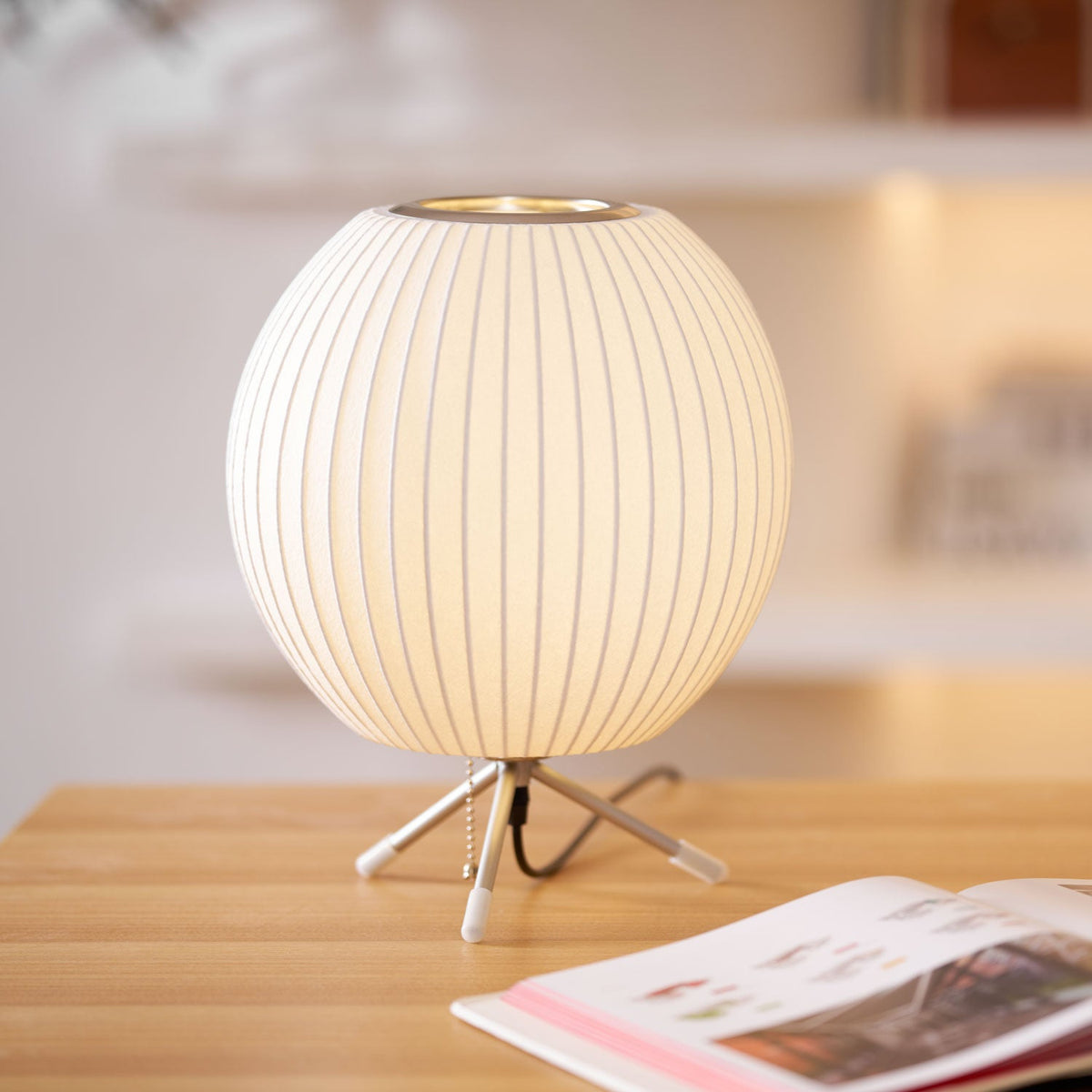Tripod Bubble Table Lamp – Mid-Century Modern Sculptural Lighting