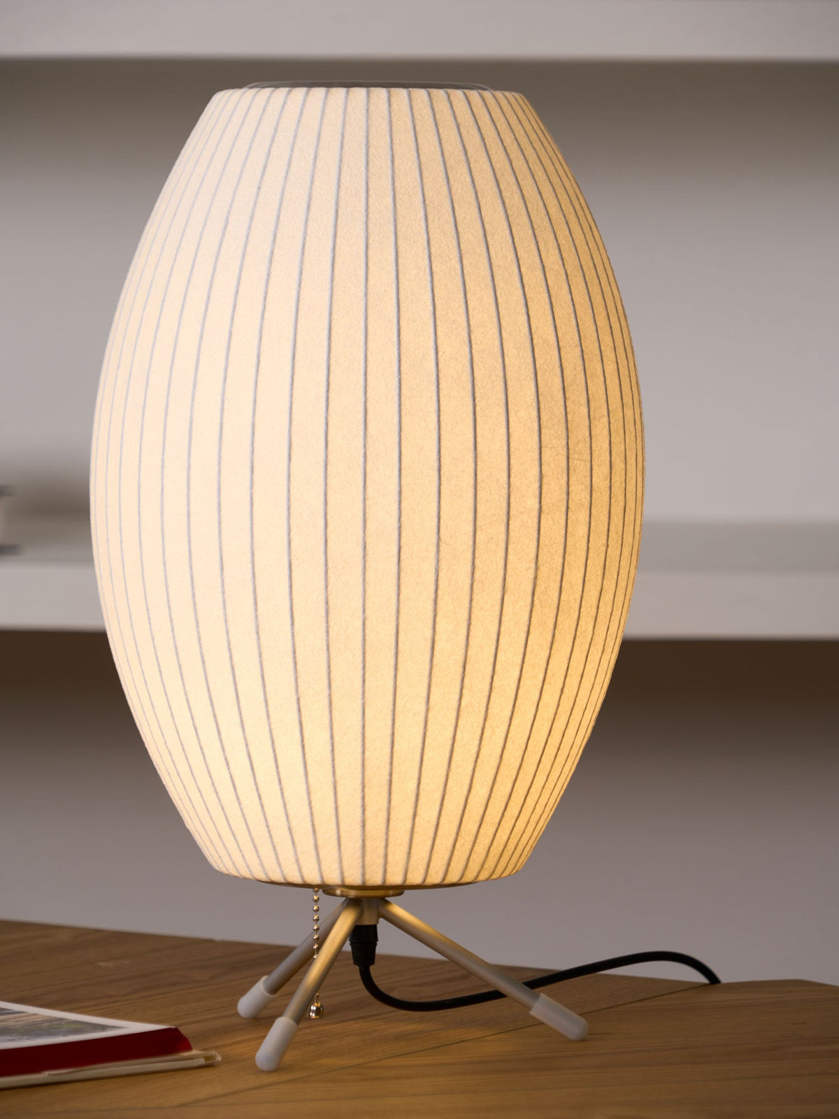Tripod Bubble Table Lamp – Mid-Century Modern Sculptural Lighting
