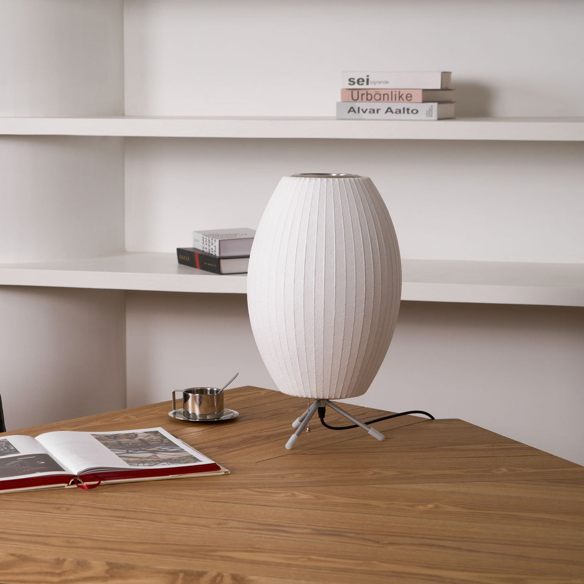 Tripod Bubble Table Lamp – Mid-Century Modern Sculptural Lighting