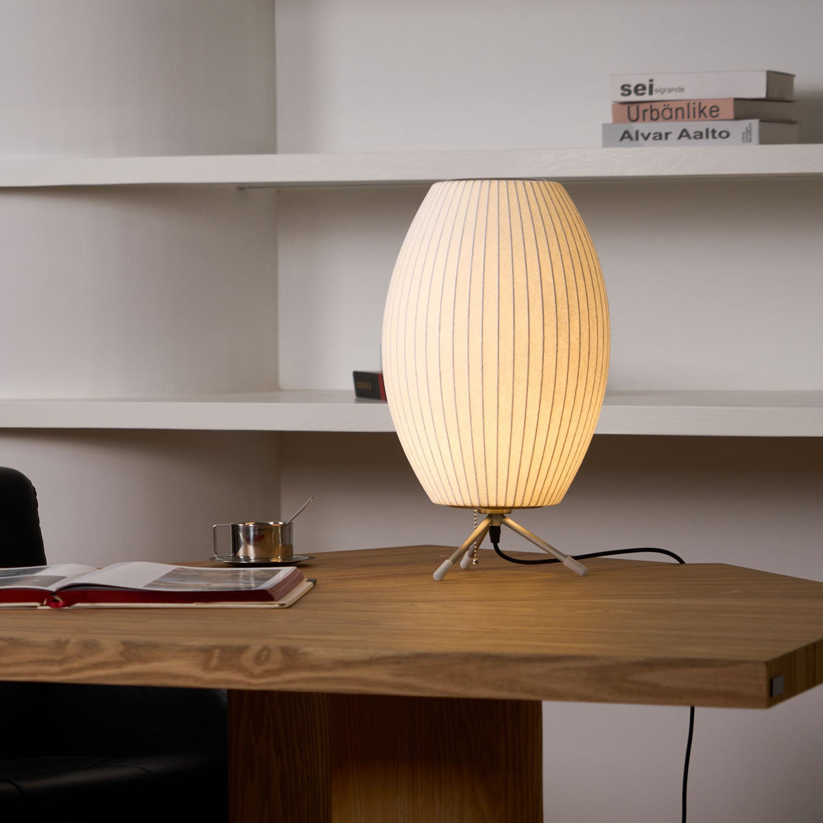 Tripod Bubble Table Lamp – Mid-Century Modern Sculptural Lighting
