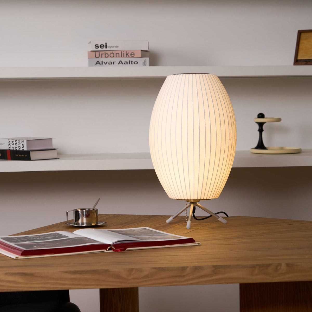 Tripod Bubble Table Lamp – Mid-Century Modern Sculptural Lighting