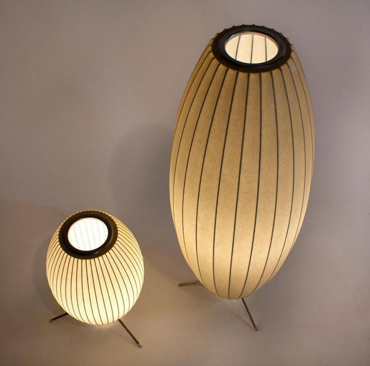 Tripod Bubble Table Lamp – Mid-Century Modern Sculptural Lighting