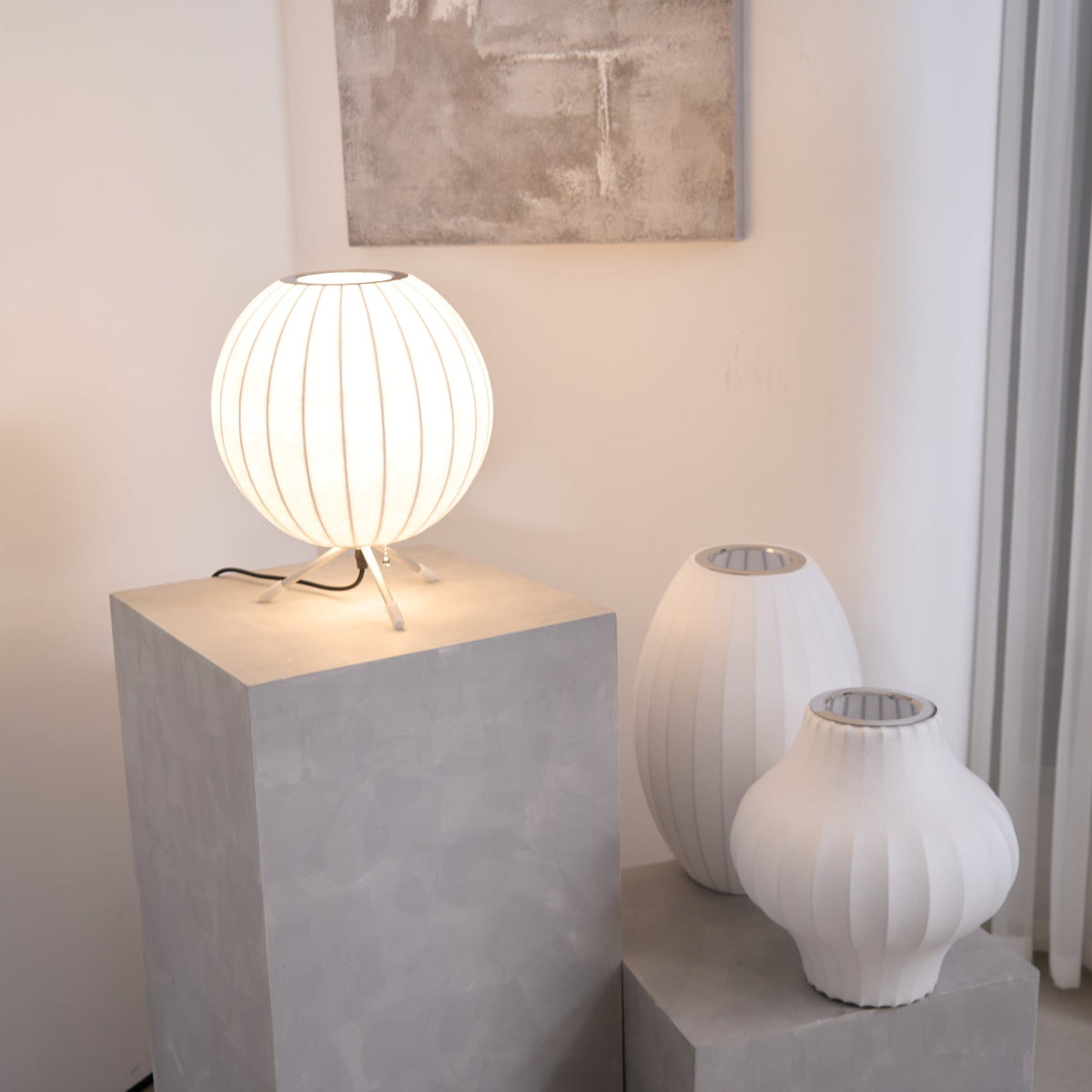 Tripod Bubble Table Lamp – Mid-Century Modern Sculptural Lighting