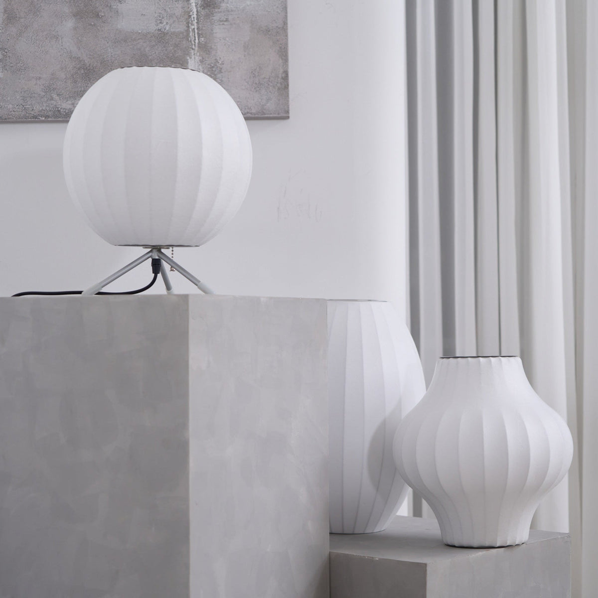 Tripod Bubble Table Lamp – Mid-Century Modern Sculptural Lighting