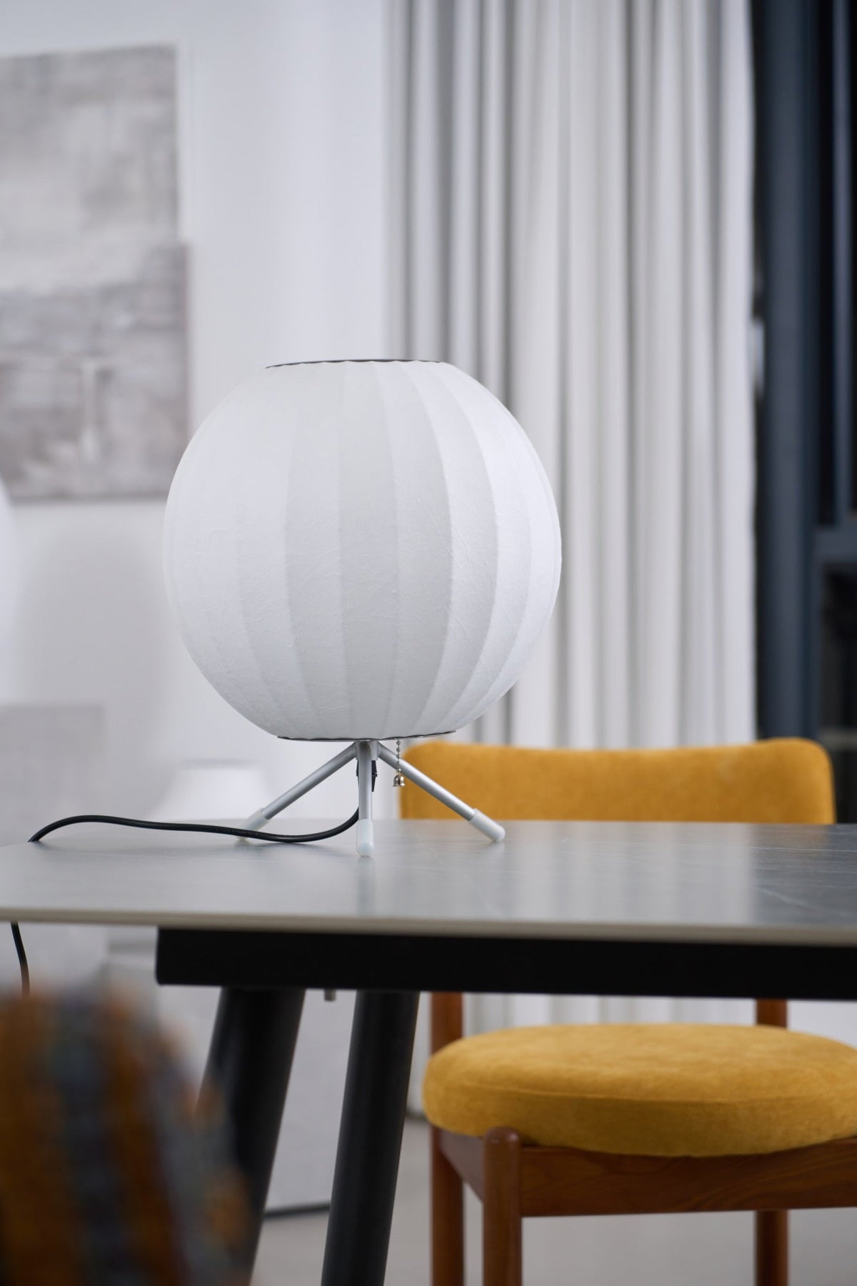 Tripod Bubble Table Lamp – Mid-Century Modern Sculptural Lighting
