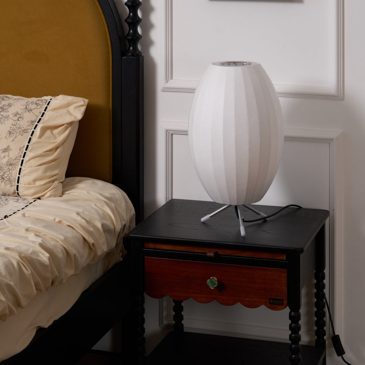 Tripod Bubble Table Lamp – Mid-Century Modern Sculptural Lighting