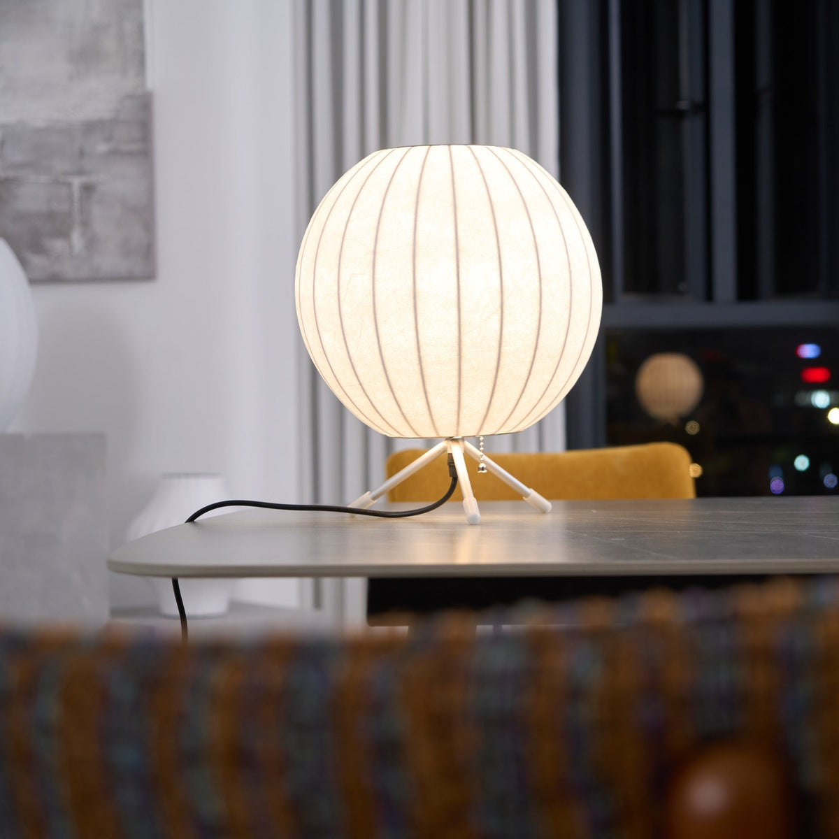 Tripod Bubble Table Lamp – Mid-Century Modern Sculptural Lighting