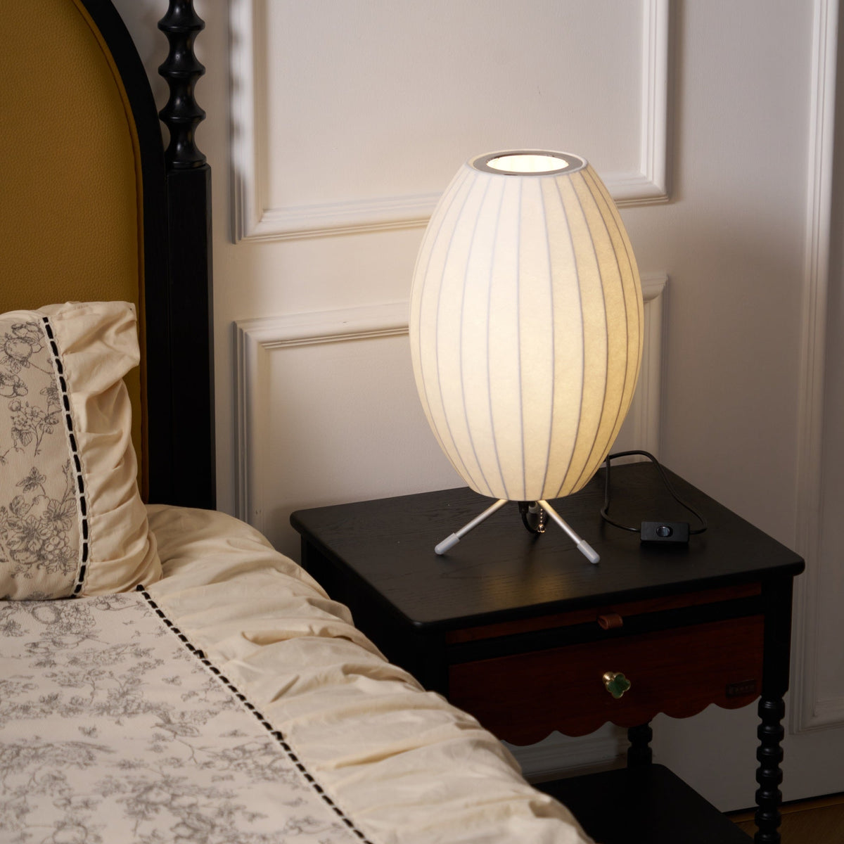 Tripod Bubble Table Lamp – Mid-Century Modern Sculptural Lighting