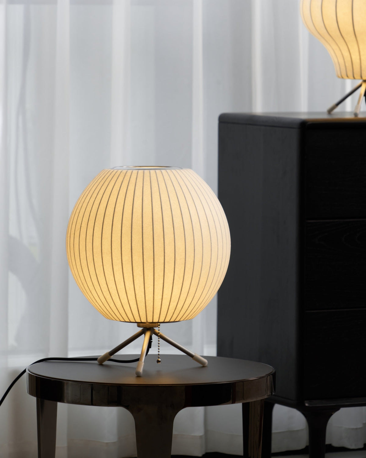 Tripod Bubble Table Lamp – Mid-Century Modern Sculptural Lighting