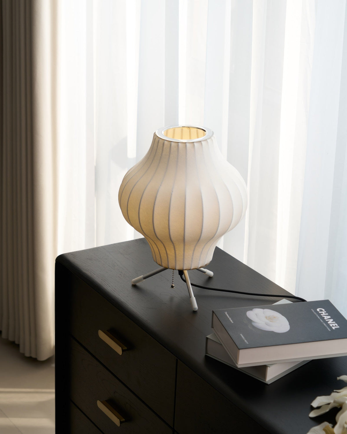 Tripod Bubble Table Lamp – Mid-Century Modern Sculptural Lighting