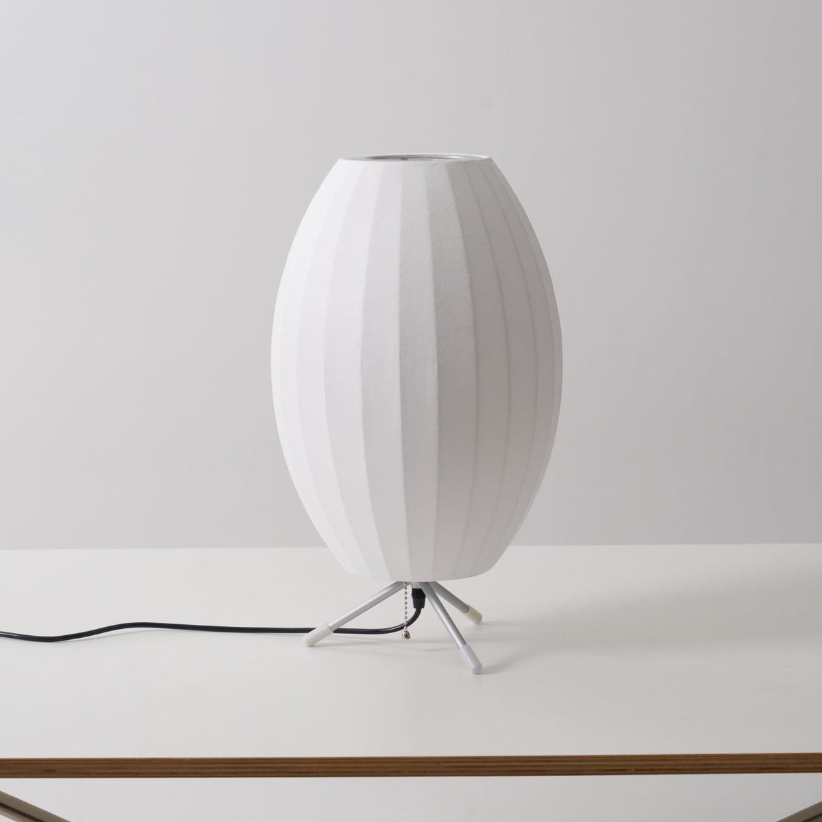 Tripod Bubble Table Lamp – Mid-Century Modern Sculptural Lighting