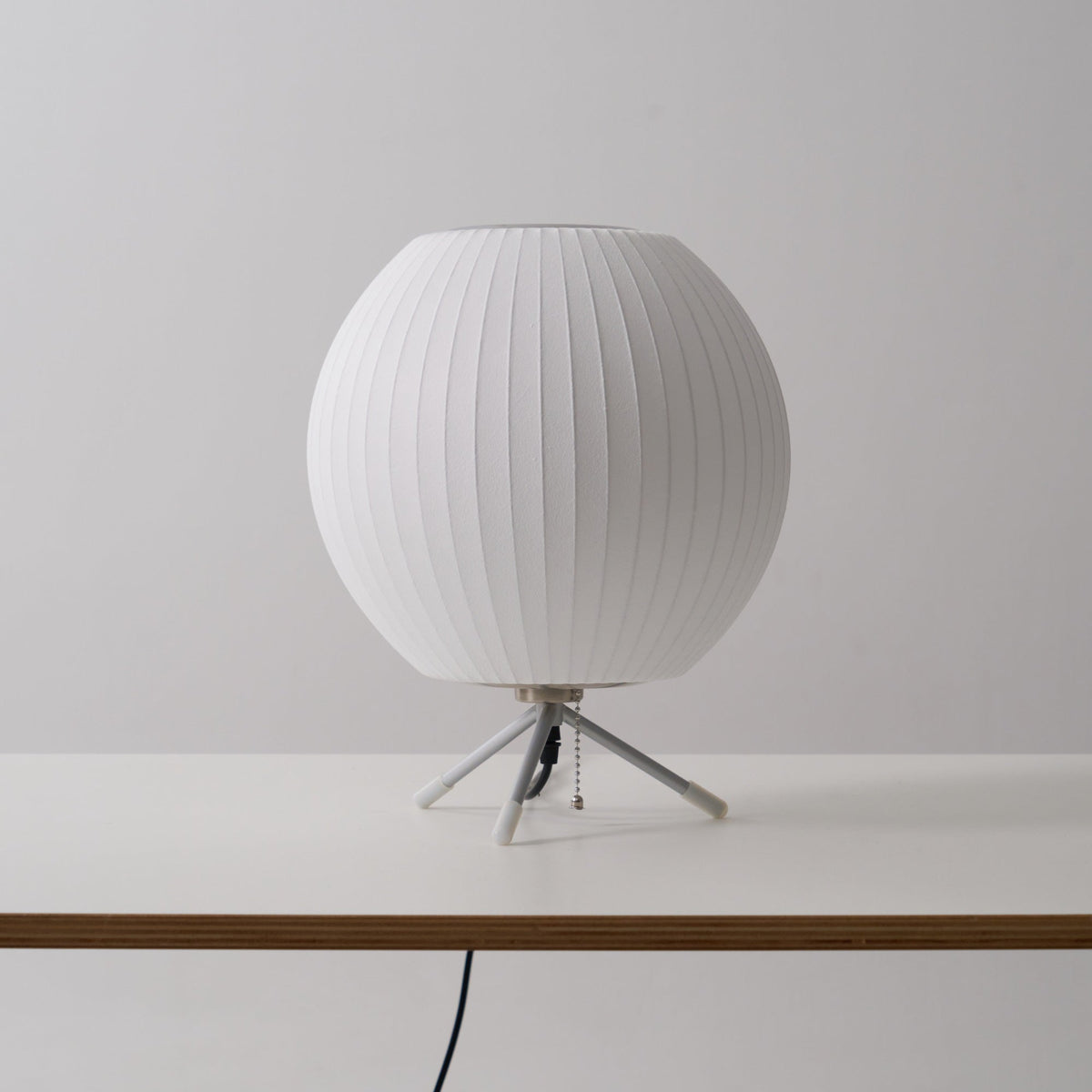 Tripod Bubble Table Lamp – Mid-Century Modern Sculptural Lighting