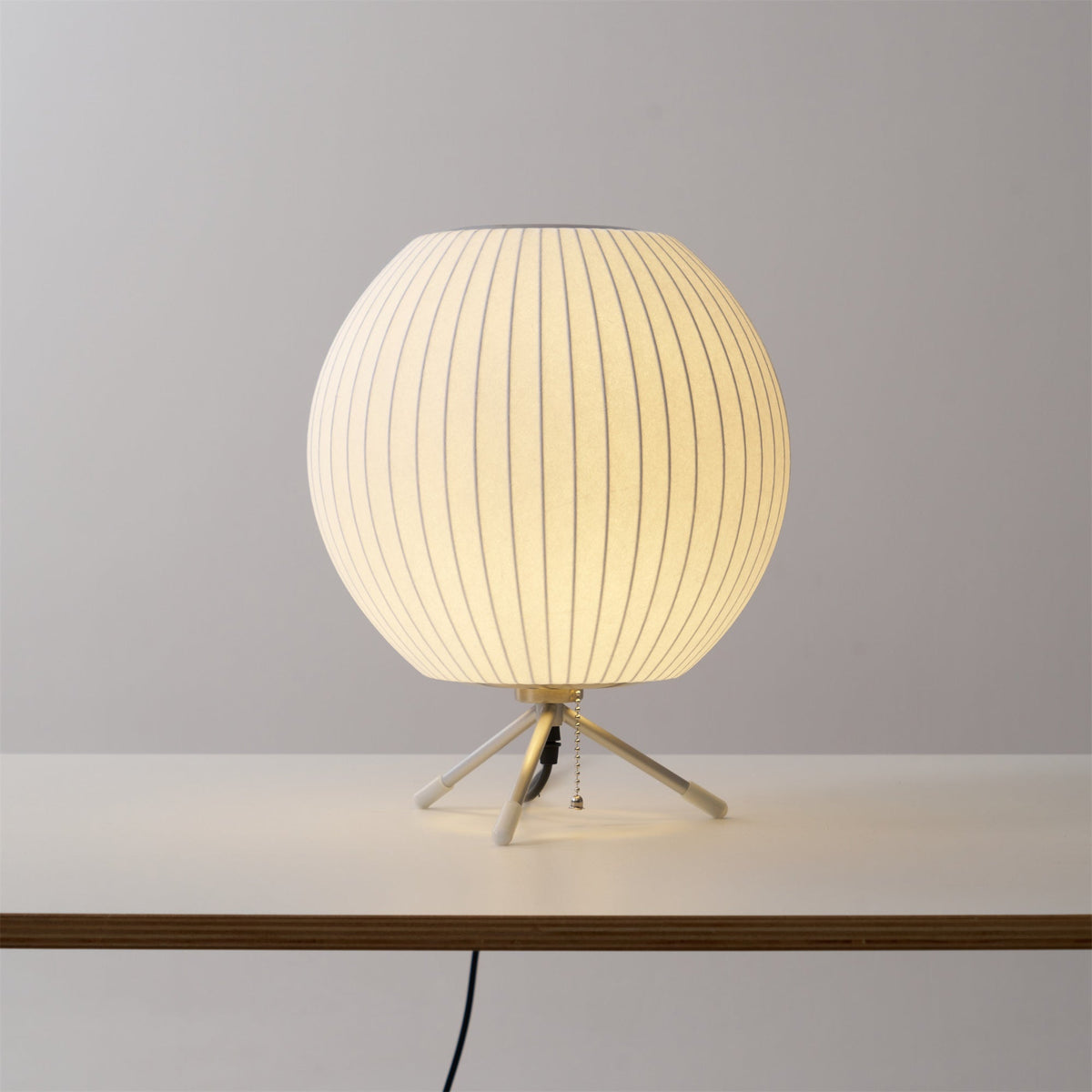 Tripod Bubble Table Lamp – Mid-Century Modern Sculptural Lighting
