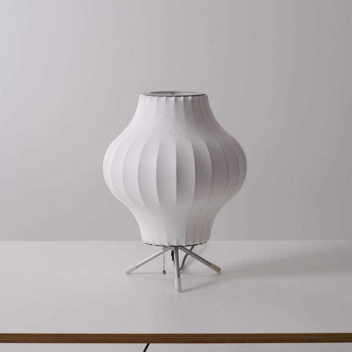 Tripod Bubble Table Lamp – Mid-Century Modern Sculptural Lighting