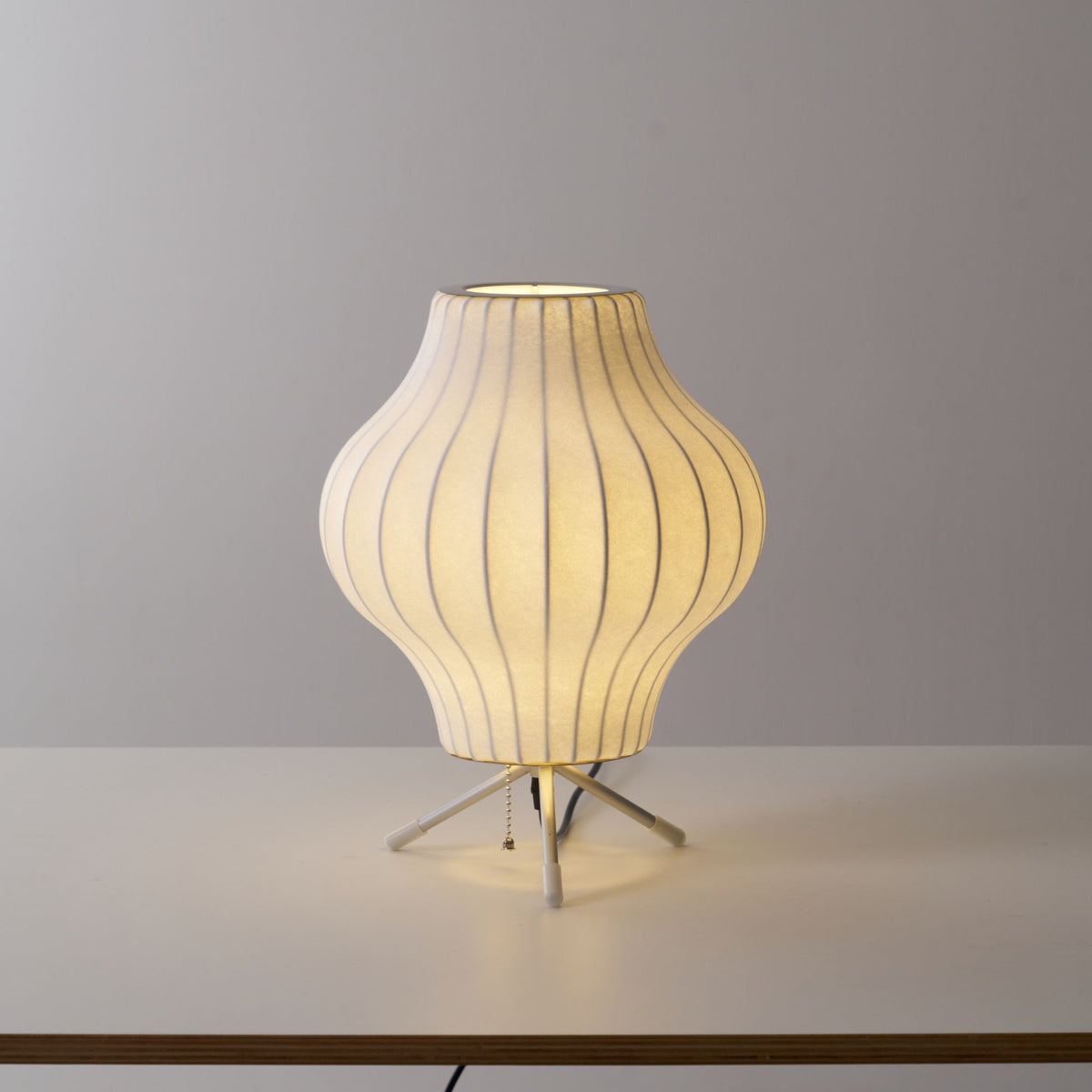 Tripod Bubble Table Lamp – Mid-Century Modern Sculptural Lighting