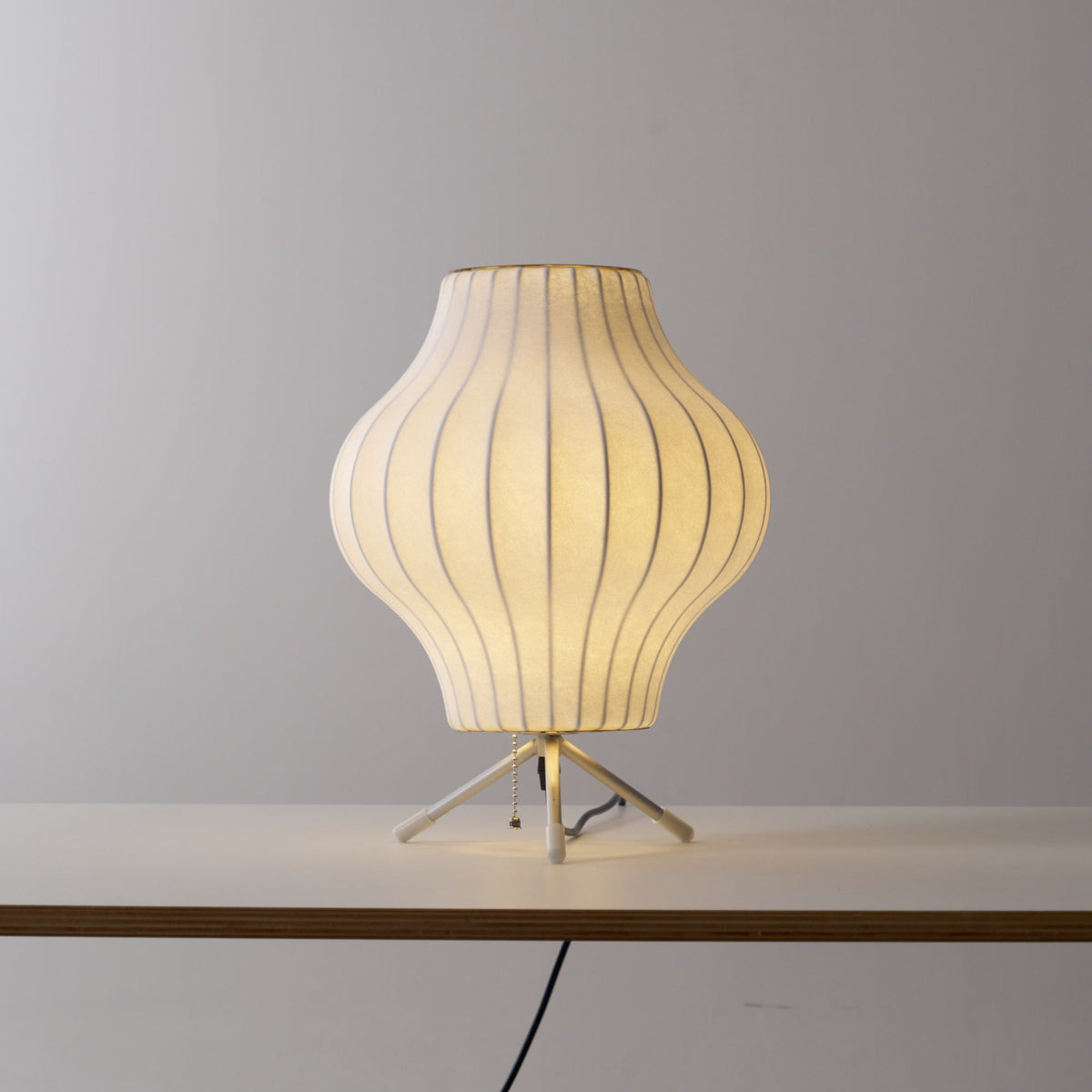 Tripod Bubble Table Lamp – Mid-Century Modern Sculptural Lighting