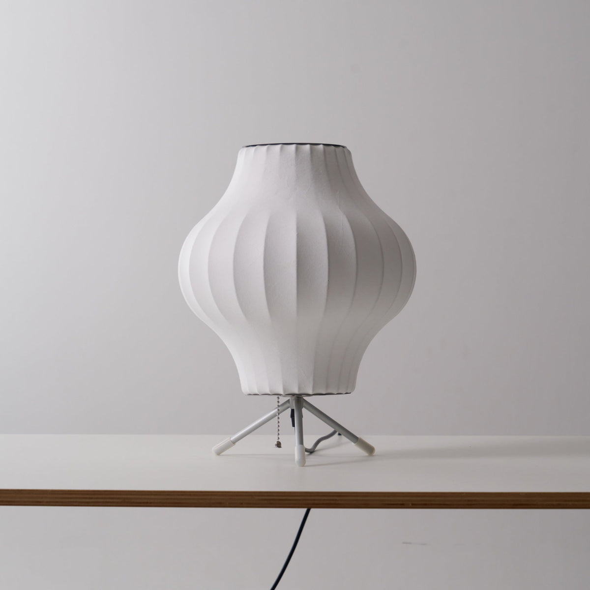 Tripod Bubble Table Lamp – Mid-Century Modern Sculptural Lighting