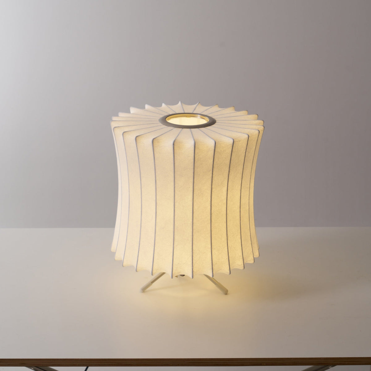 Tripod Bubble Table Lamp – Mid-Century Modern Sculptural Lighting