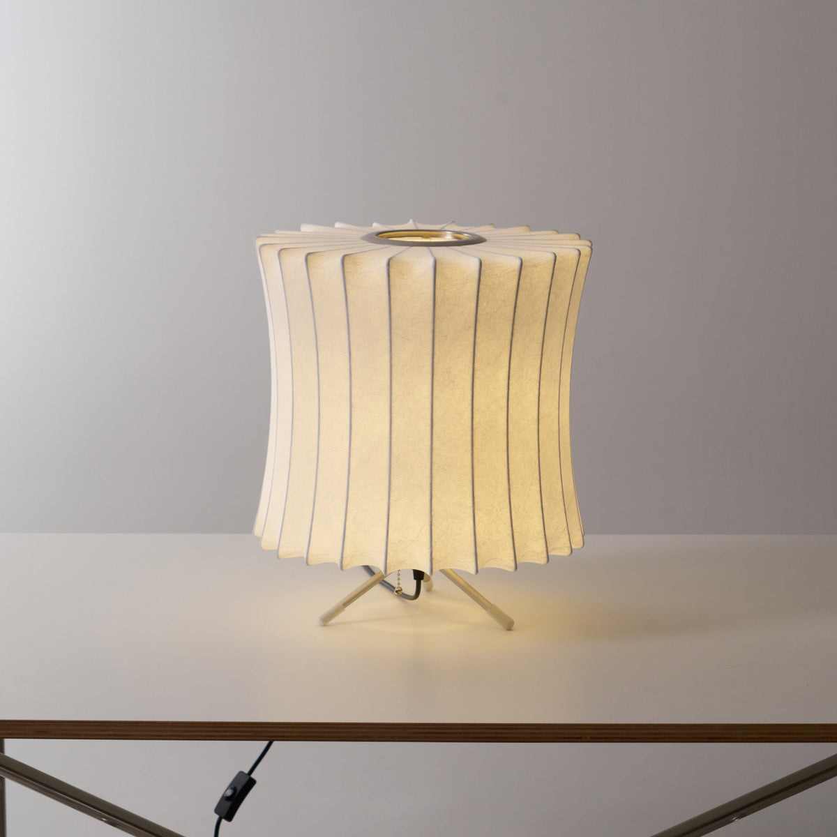 Tripod Bubble Table Lamp – Mid-Century Modern Sculptural Lighting