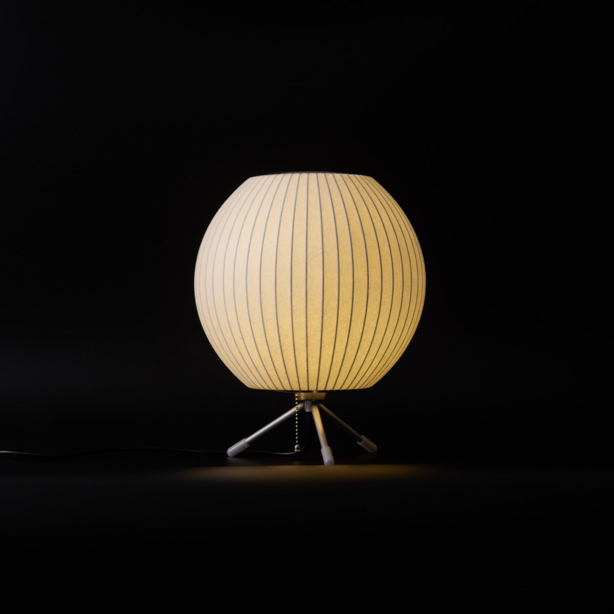 Tripod Bubble Table Lamp – Mid-Century Modern Sculptural Lighting