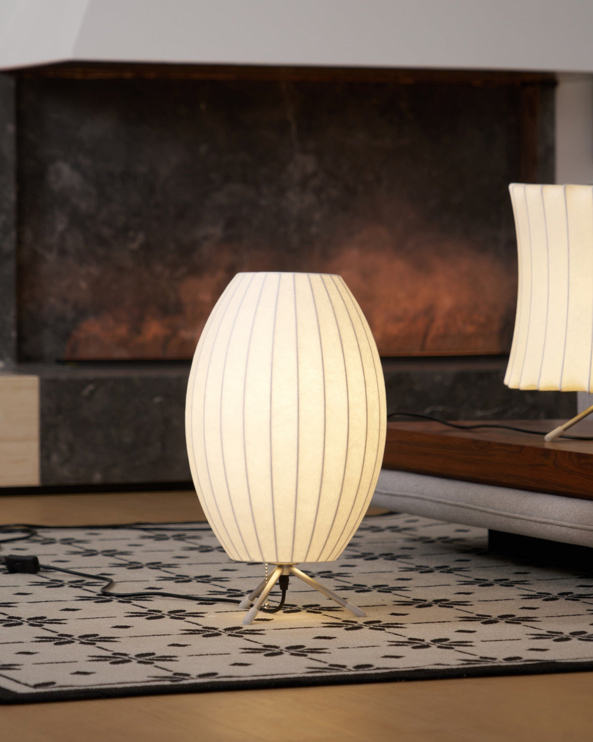 Tripod Bubble Table Lamp – Mid-Century Modern Sculptural Lighting