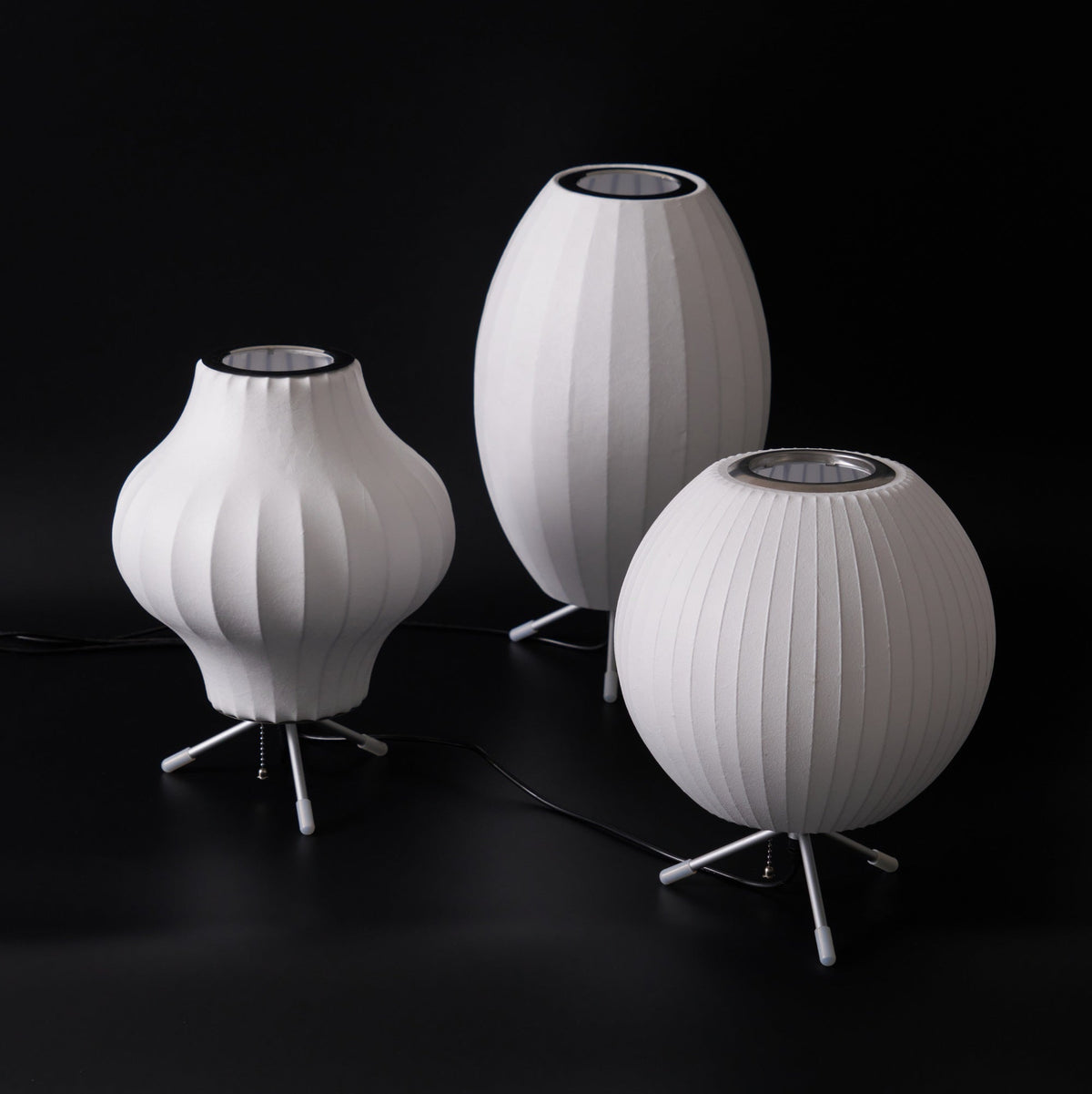 Tripod Bubble Table Lamp – Mid-Century Modern Sculptural Lighting