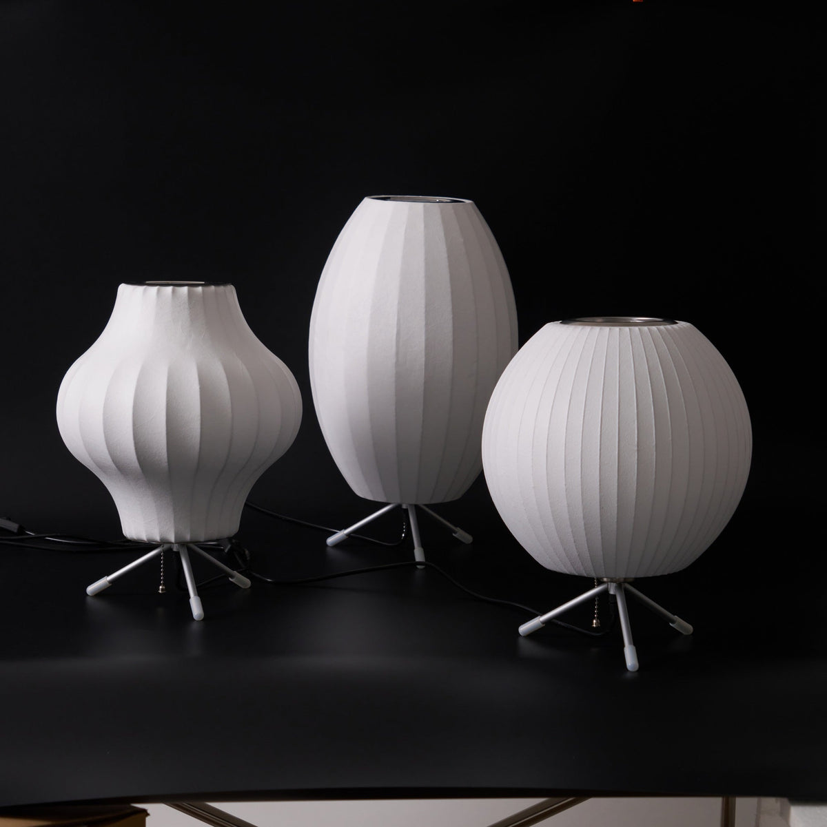 Tripod Bubble Table Lamp – Mid-Century Modern Sculptural Lighting