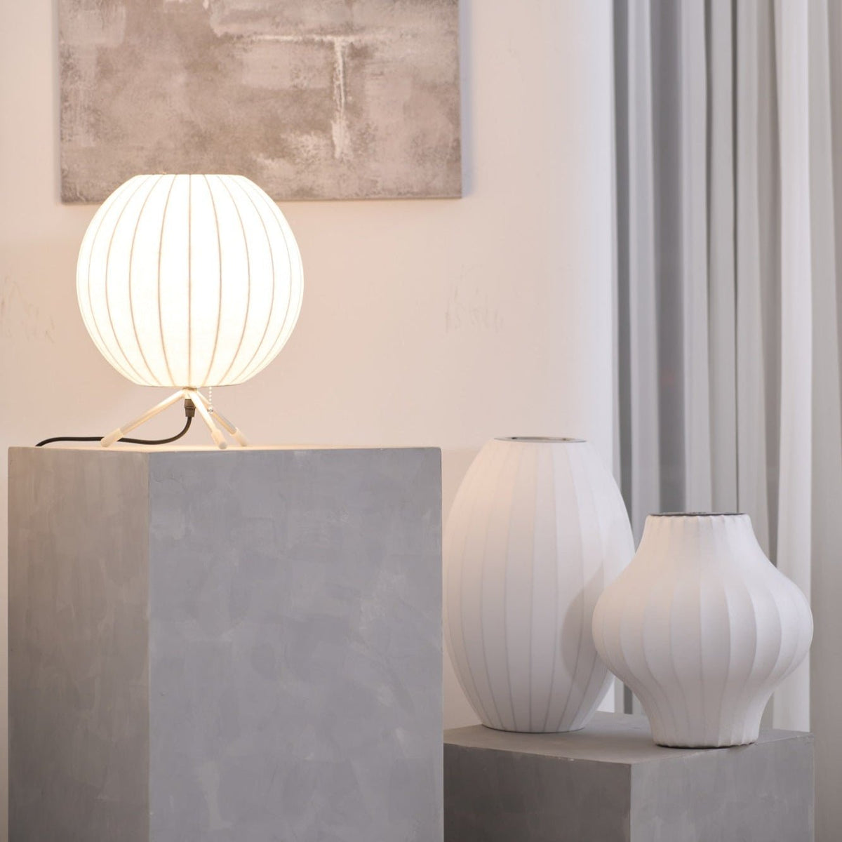 Tripod Bubble Table Lamp – Mid-Century Modern Sculptural Lighting
