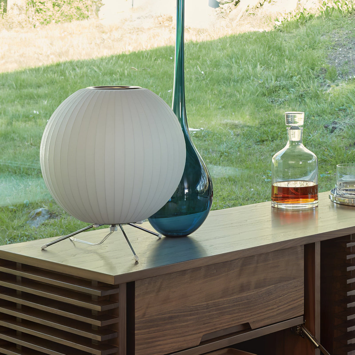 Tripod Bubble Table Lamp – Mid-Century Modern Sculptural Lighting