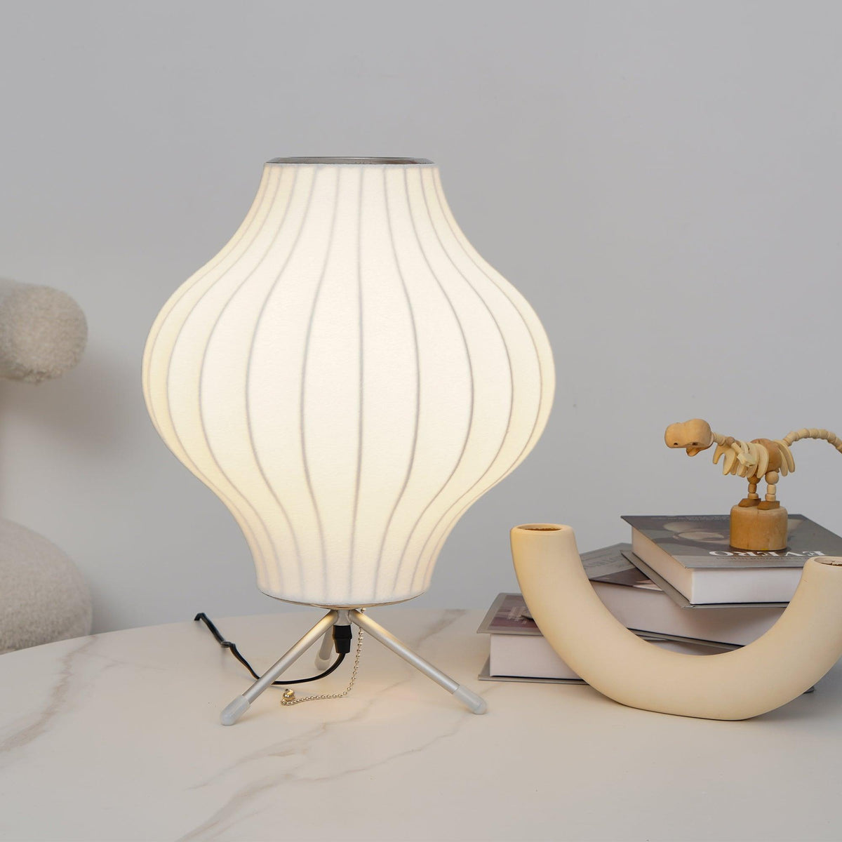 Tripod Bubble Table Lamp – Mid-Century Modern Sculptural Lighting