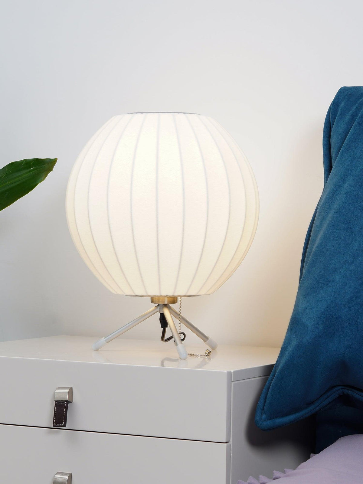 Tripod Bubble Table Lamp – Mid-Century Modern Sculptural Lighting