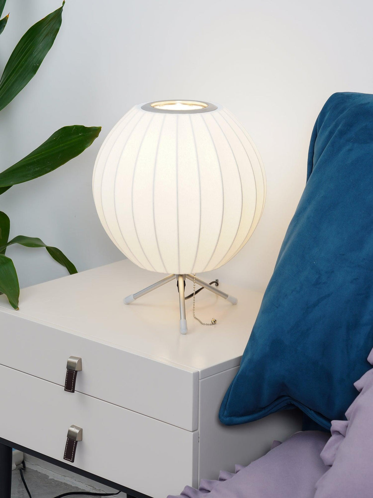 Tripod Bubble Table Lamp – Mid-Century Modern Sculptural Lighting