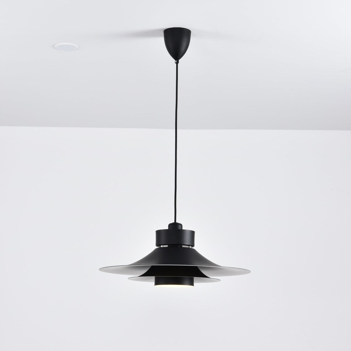 Nero Eclipse Modern Pendant Light – Matte Black Designer Ceiling Lamp