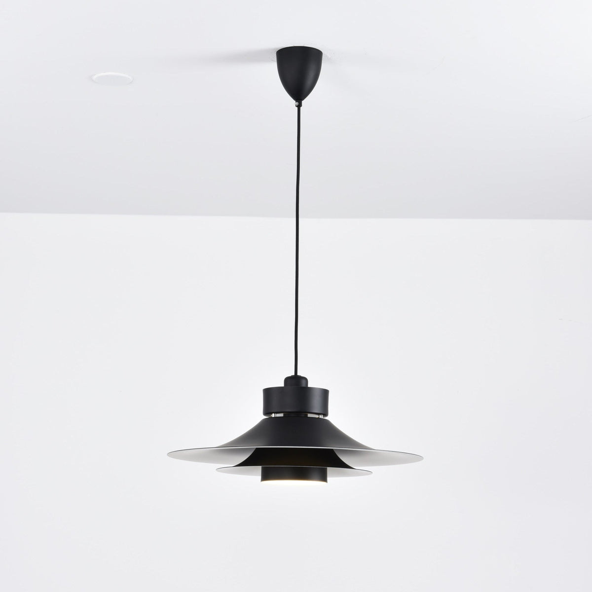 Nero Eclipse Modern Pendant Light – Matte Black Designer Ceiling Lamp